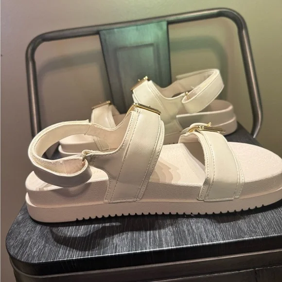 Madden Girl womens Sprittz Flat Sandal Sz 8.5 - Picture 5 of 11